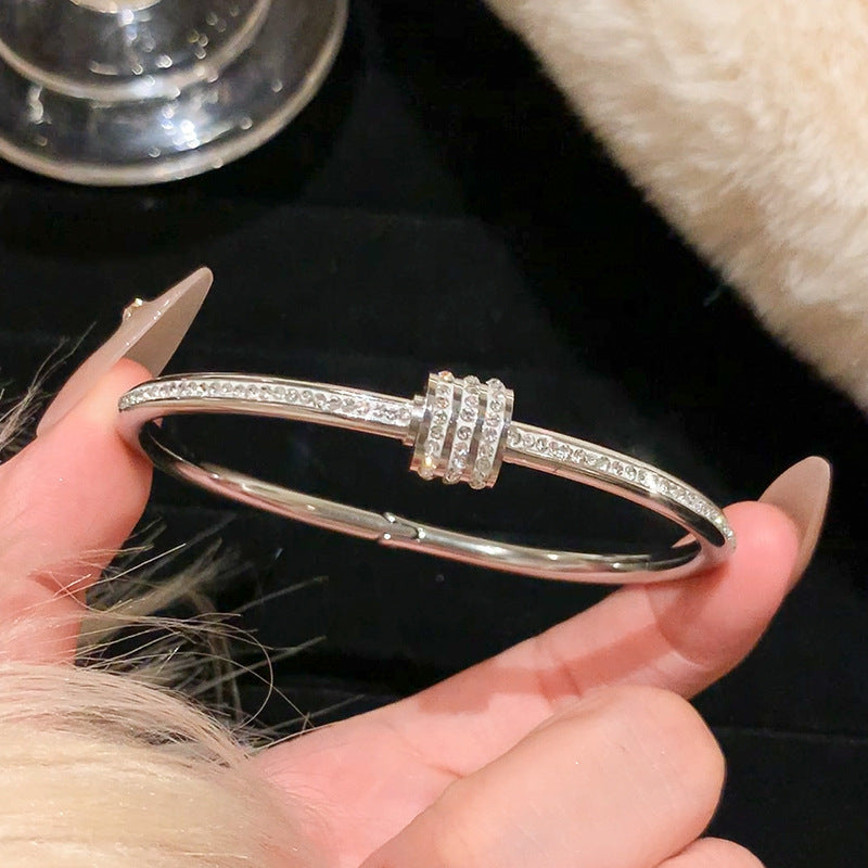 VERLAINE PARIS™  Élégance fine et éclat subtil
