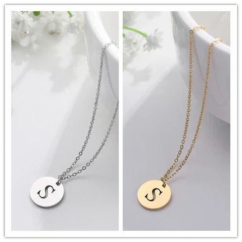 VERLAINE PARIS™ | Collier Pendentif Lettre en Or Élégant
