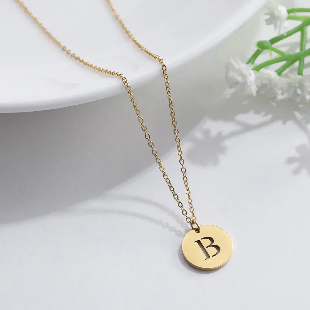 VERLAINE PARIS™ | Collier Pendentif Lettre en Or Élégant