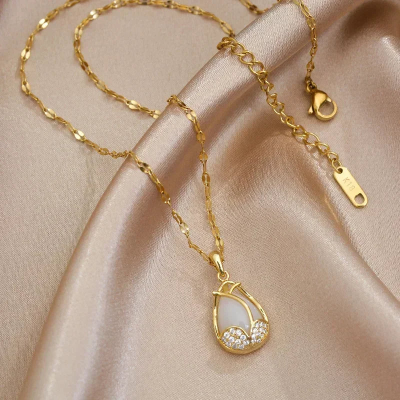 VERLAINE PARIS™ | Collier Pendentif Élégant en Cristal Rose et Or